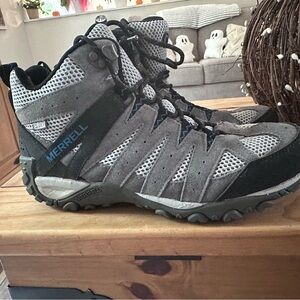 Merrell Women's Gray and Black Lace Up Boots